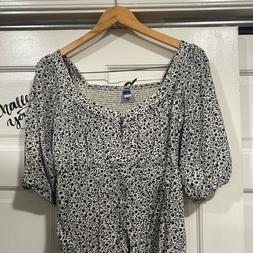 Old Navy Black and White Floral Blouse